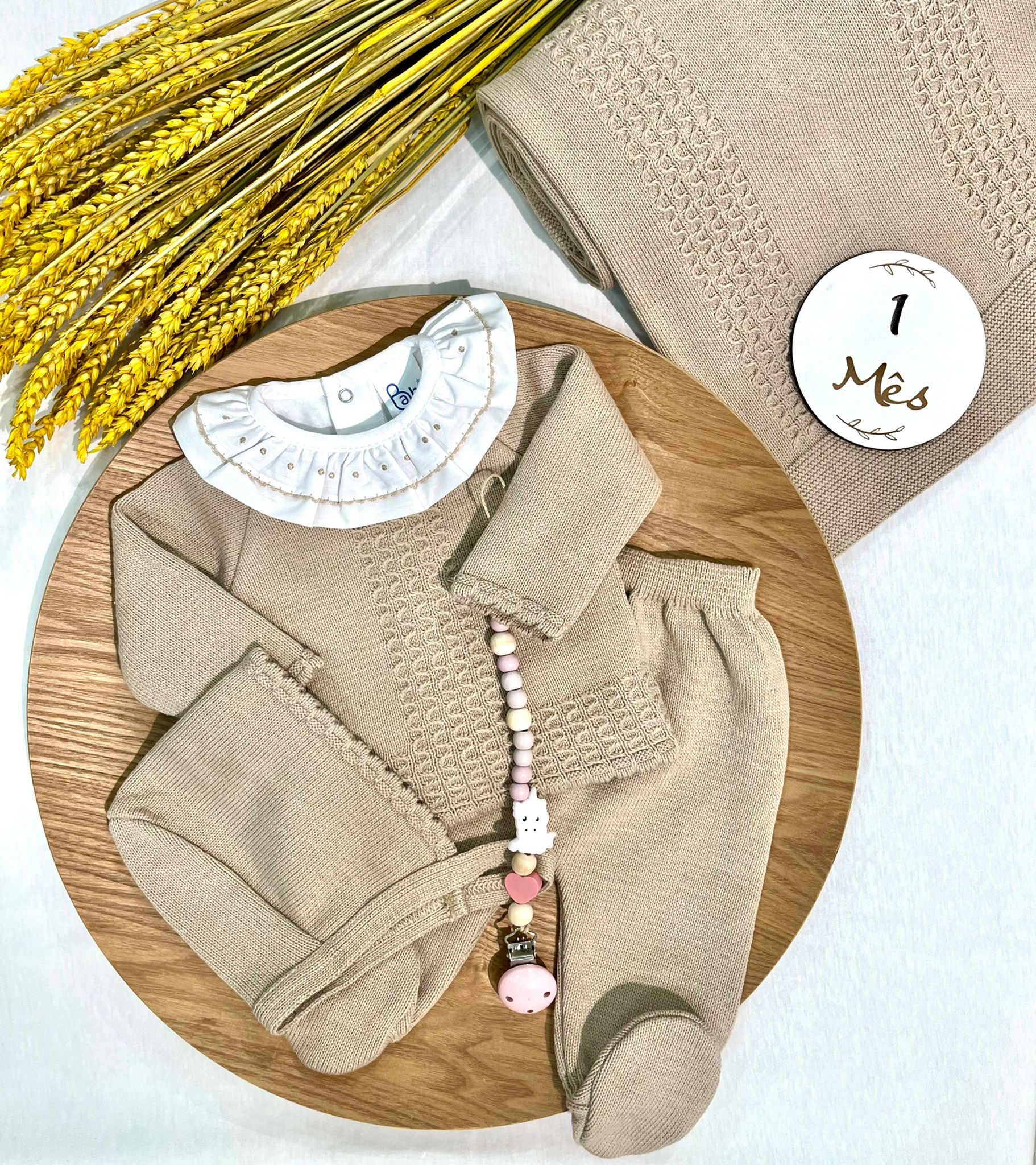 Conjunto de camisola, calças e touca Babi camel