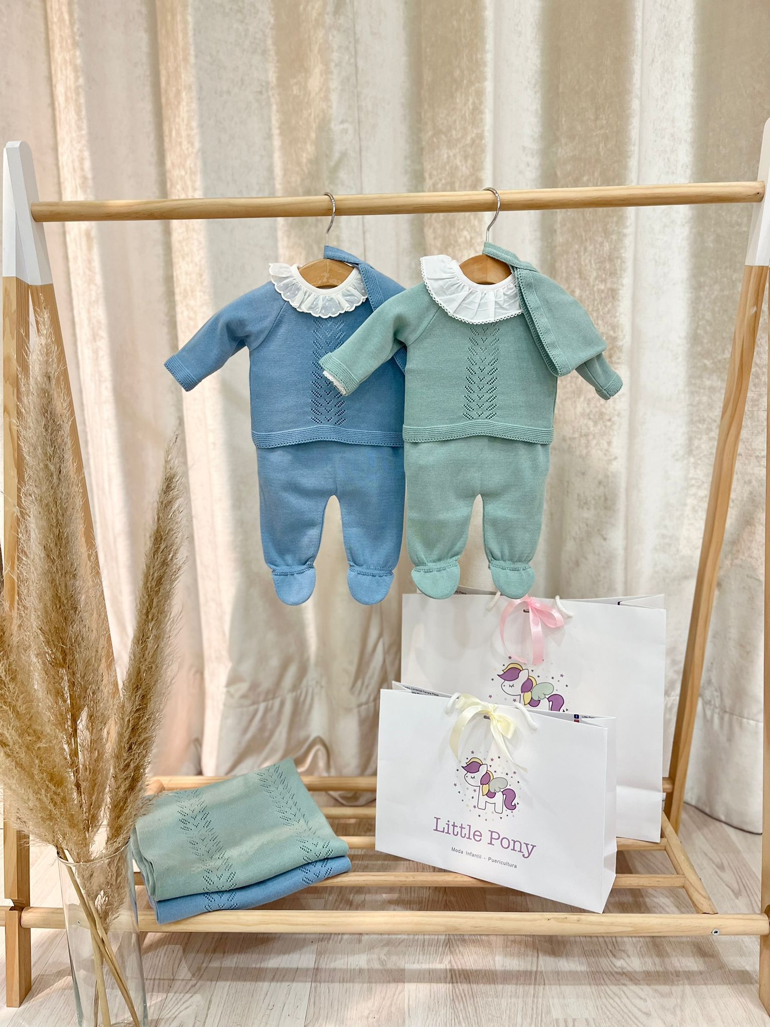 Conjunto de camisola, calça e touca Babi verde seco - Image 3