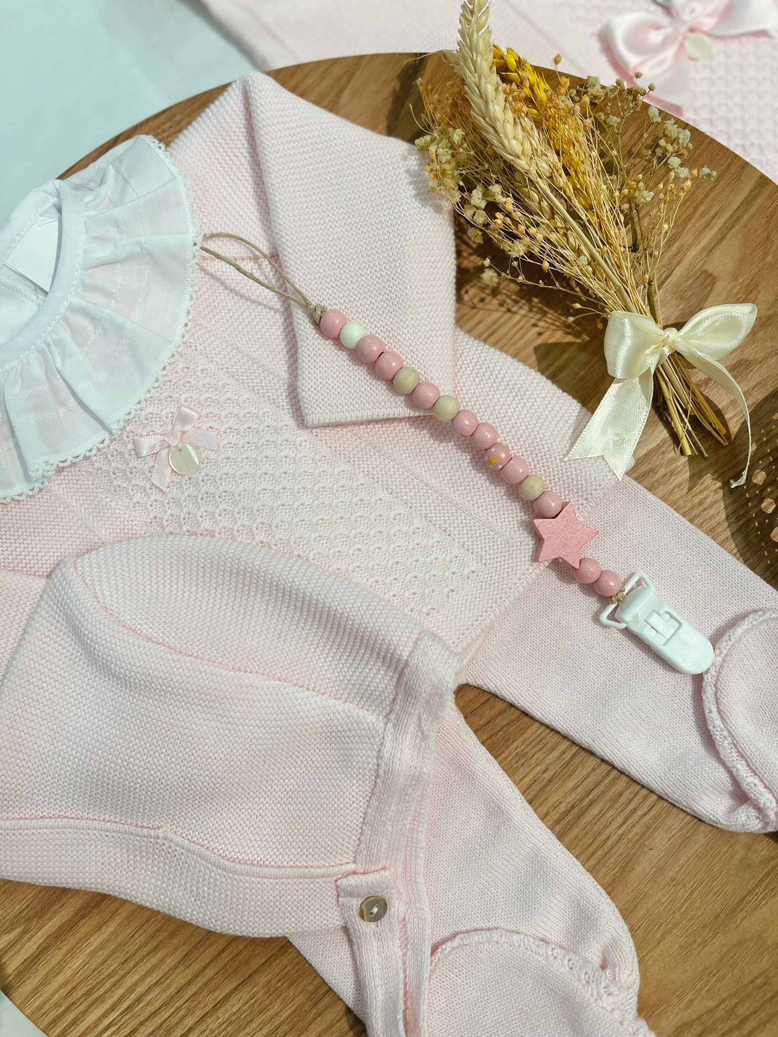 Conjunto de camisola, calça e touca Babi rosa bebé - Image 2