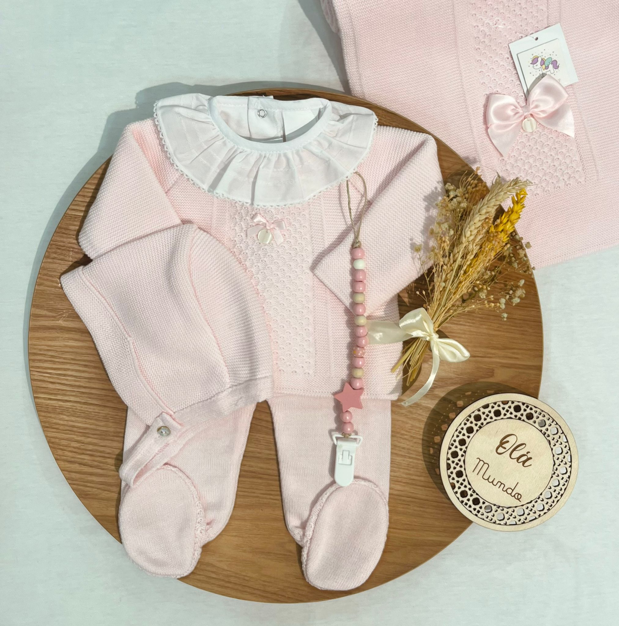 Conjunto de camisola, calça e touca Babi rosa bebé