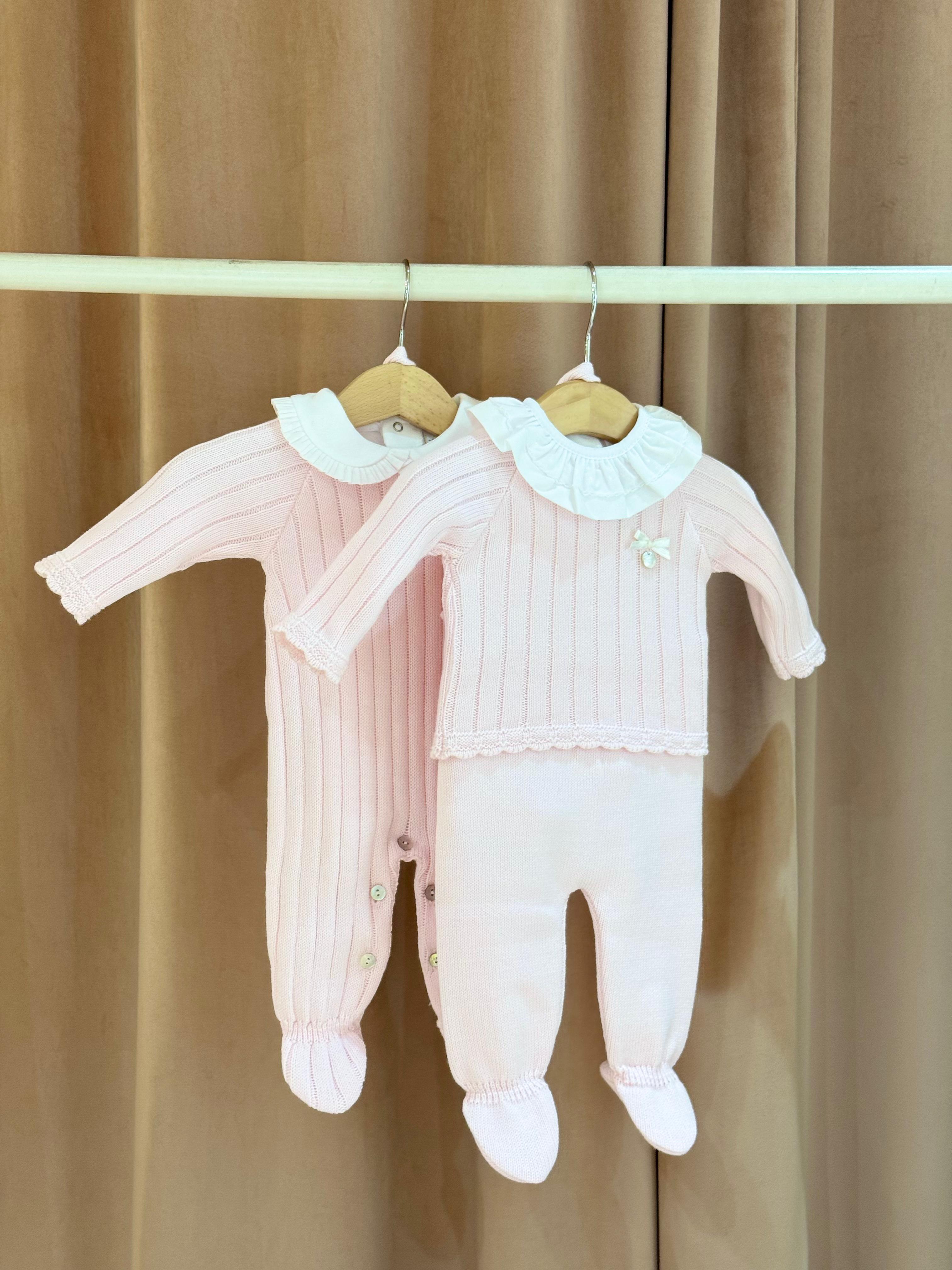 Conjunto calça, camisola e touca rosa Babi - Image 3